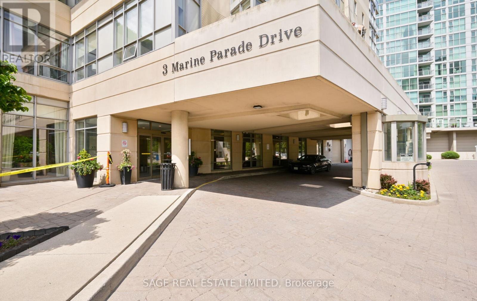 Photo 3 of 1005 3 Marine Parade Drive, Toronto ON