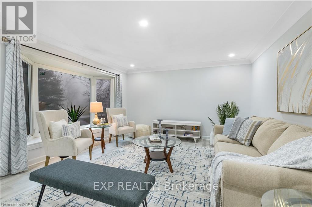 Photo 14 of 376 Philip Place, Hamilton ON