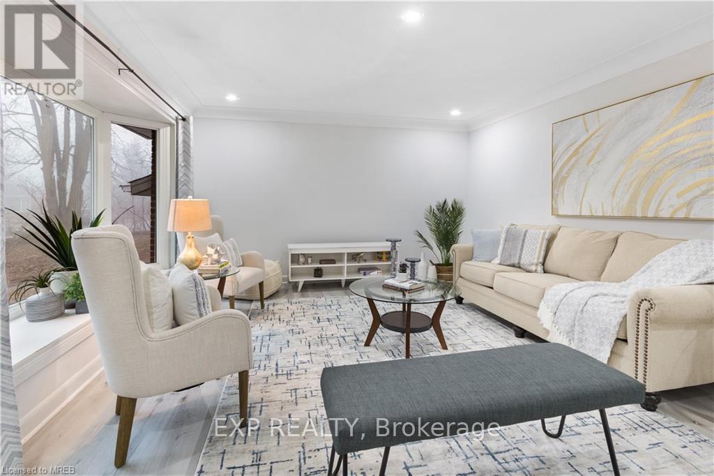 Photo 15 of 376 Philip Place, Hamilton ON