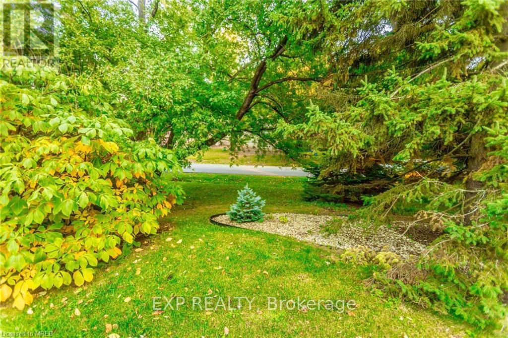 Photo 5 of 376 Philip Place, Hamilton ON