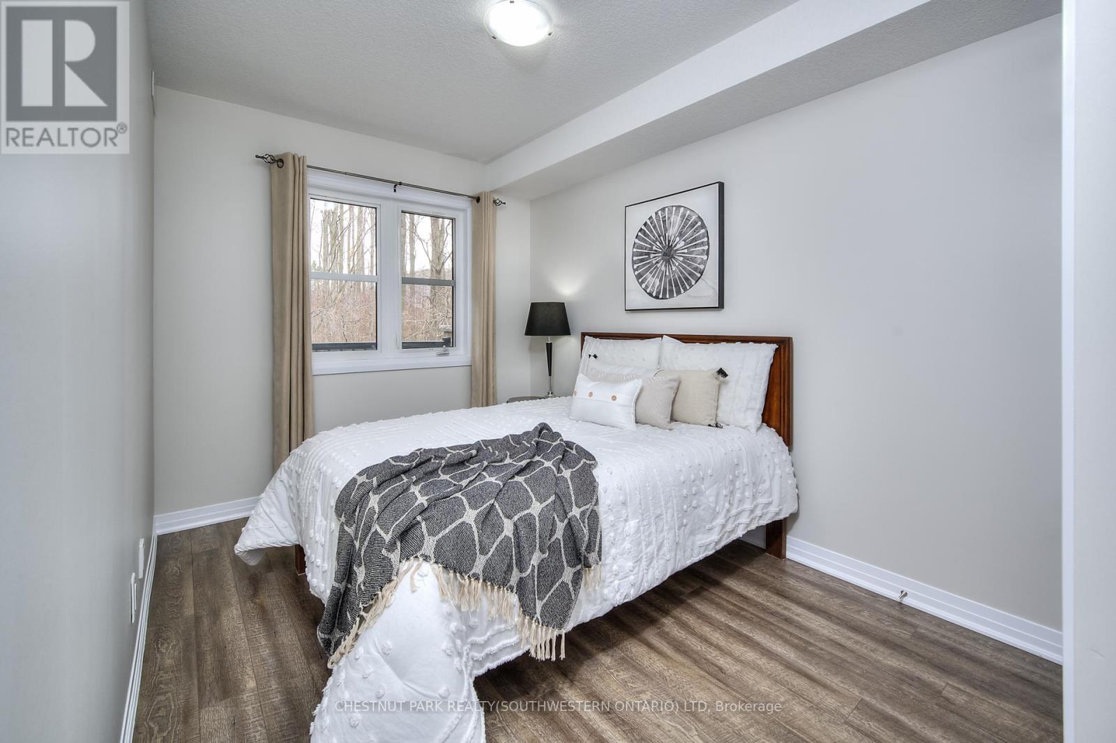 Photo 10 of 30 F 1989 Ottawa Street S, Kitchener ON