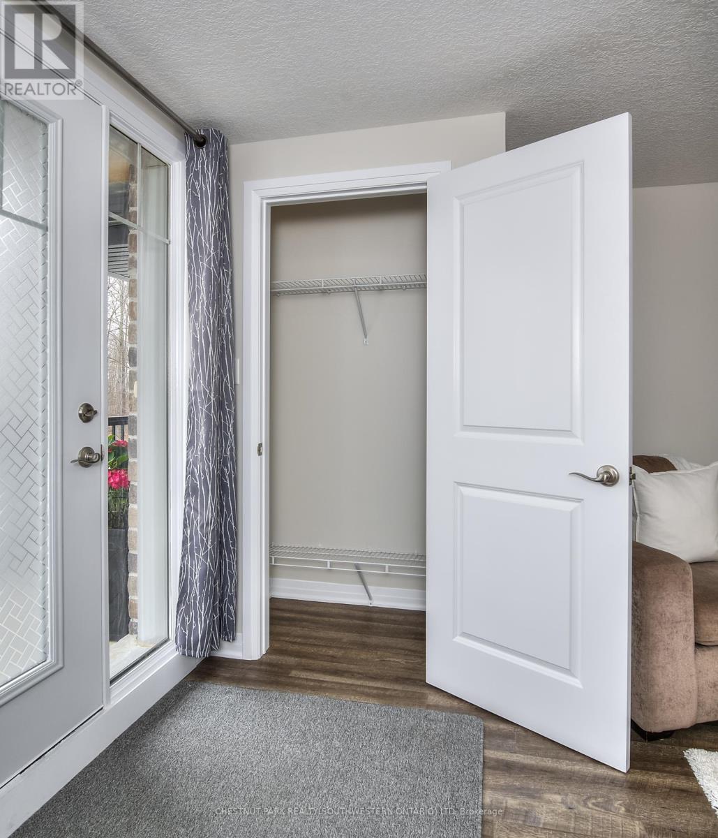 Photo 2 of 30 F 1989 Ottawa Street S, Kitchener ON