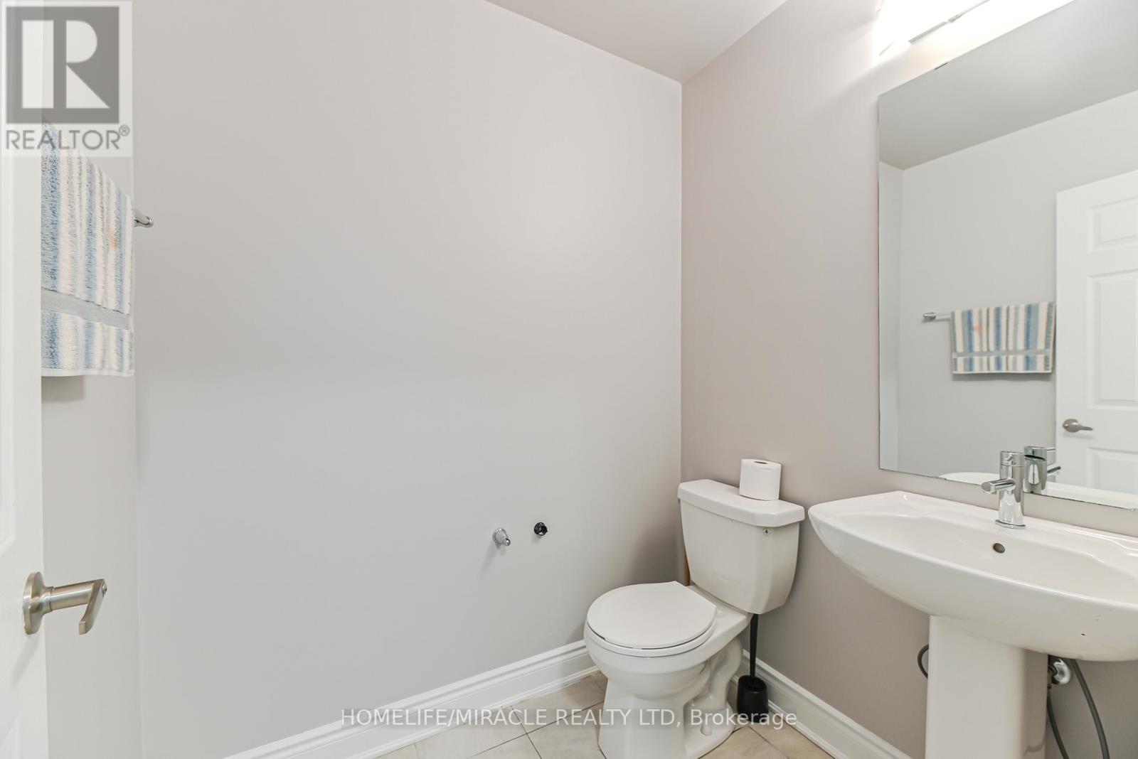 Photo 14 of 65 Stern Drive, Welland ON