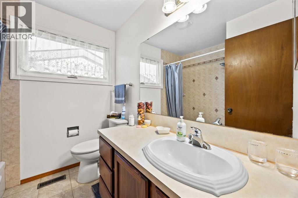 Photo 19 of 108 Templegreen Road Ne, Calgary AB