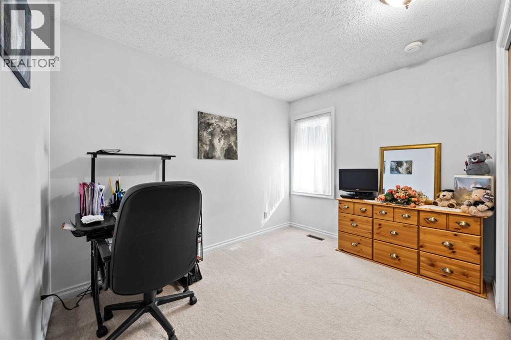 Photo 21 of 108 Templegreen Road Ne, Calgary AB