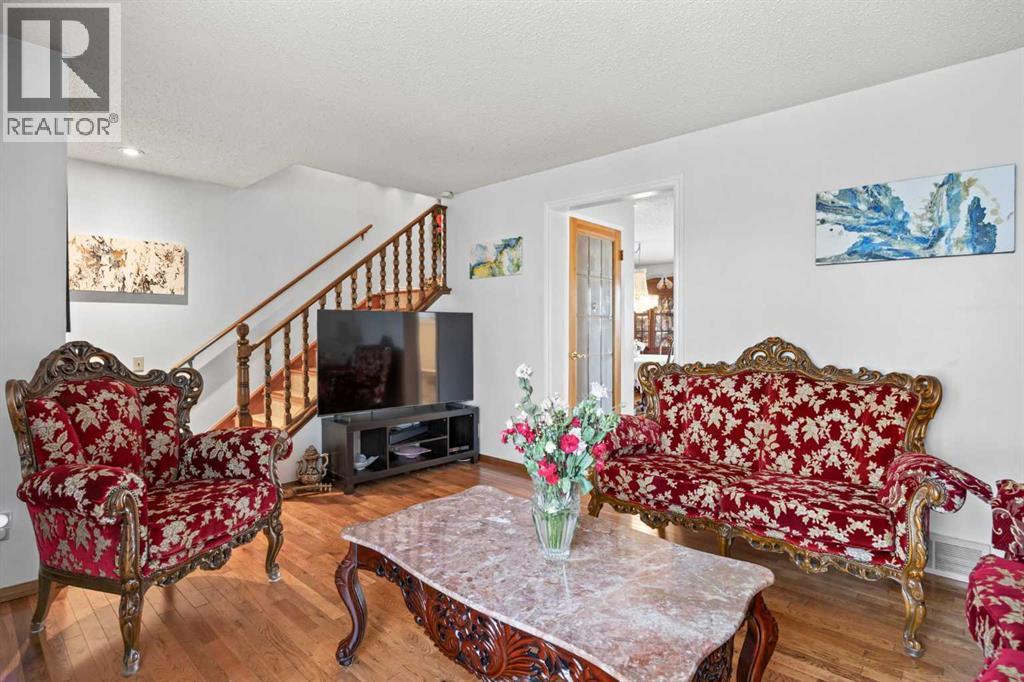 Photo 7 of 108 Templegreen Road Ne, Calgary AB
