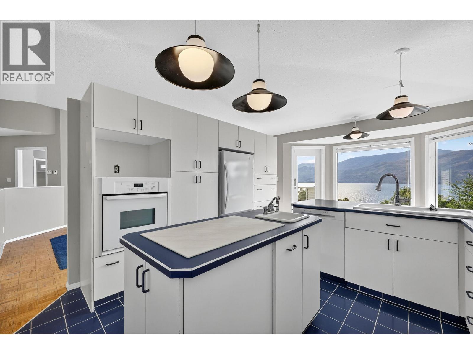 3715 Lornell Crescent, Peachland