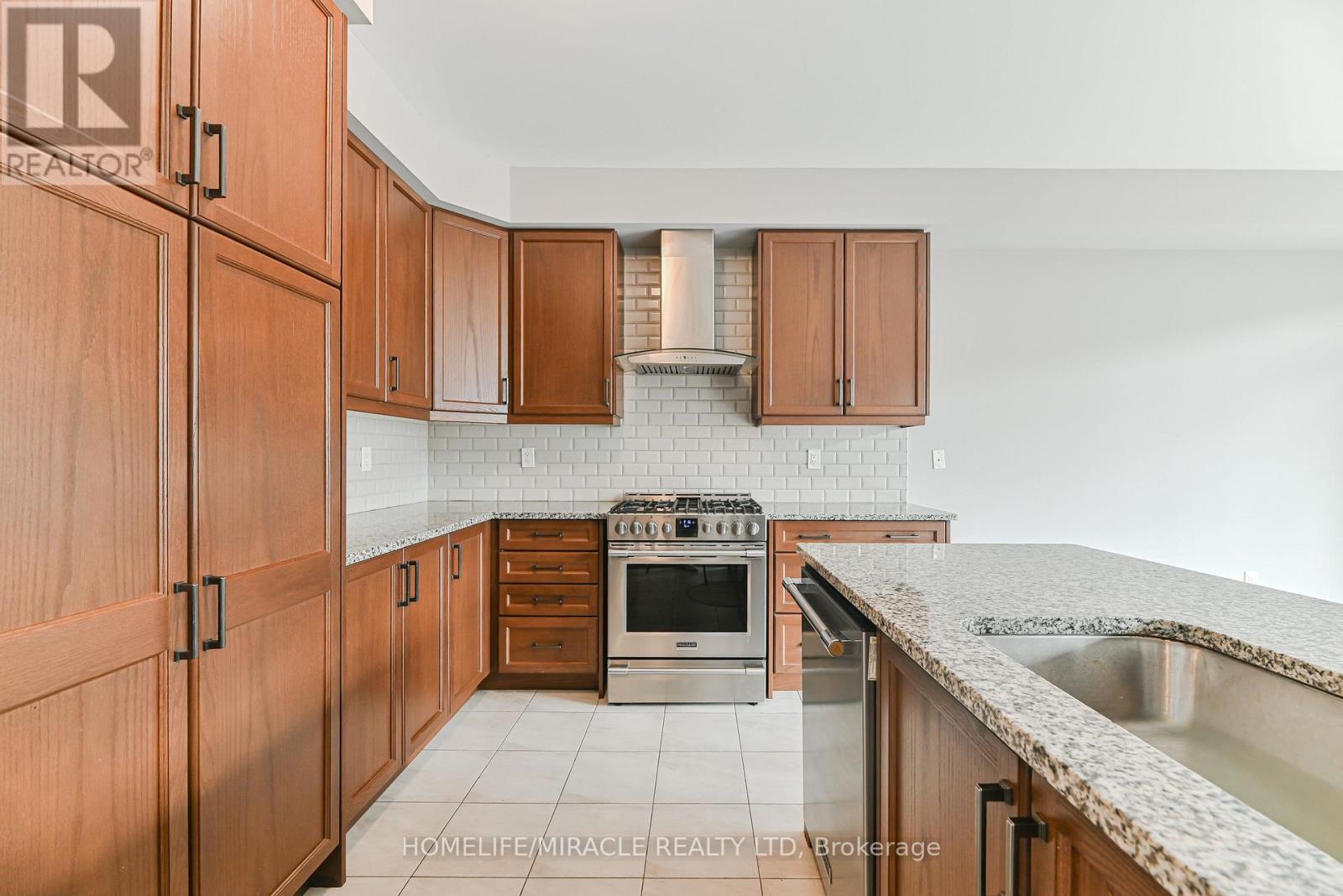 Photo 13 of 65 Stern Drive, Welland ON