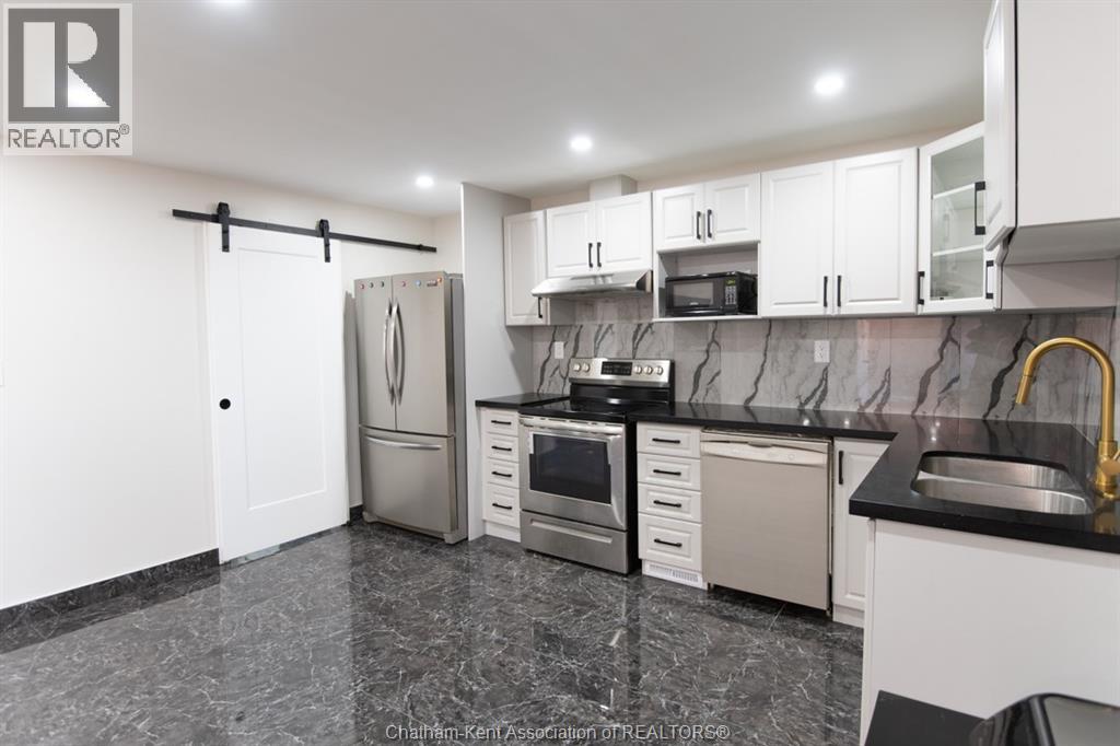 Photo 9 of 716 Mcnaughton Avenue East, Chatham ON