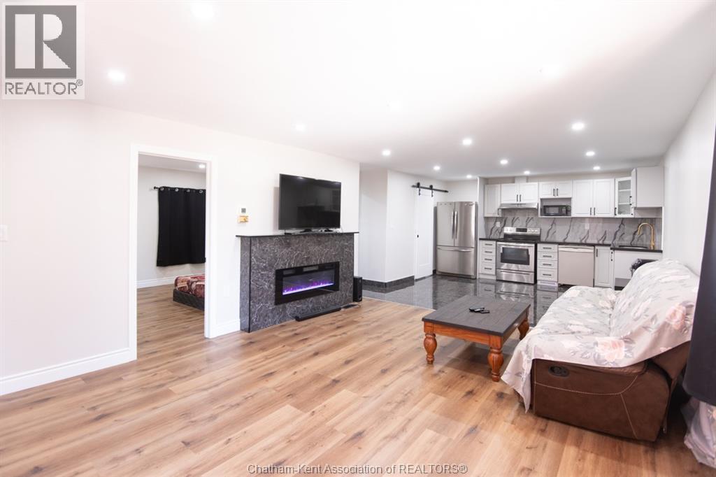 Photo 7 of 716 Mcnaughton Avenue East, Chatham ON
