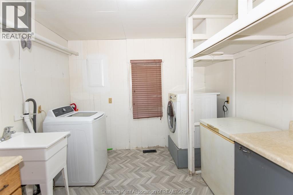 Photo 11 of 716 Mcnaughton Avenue East, Chatham ON