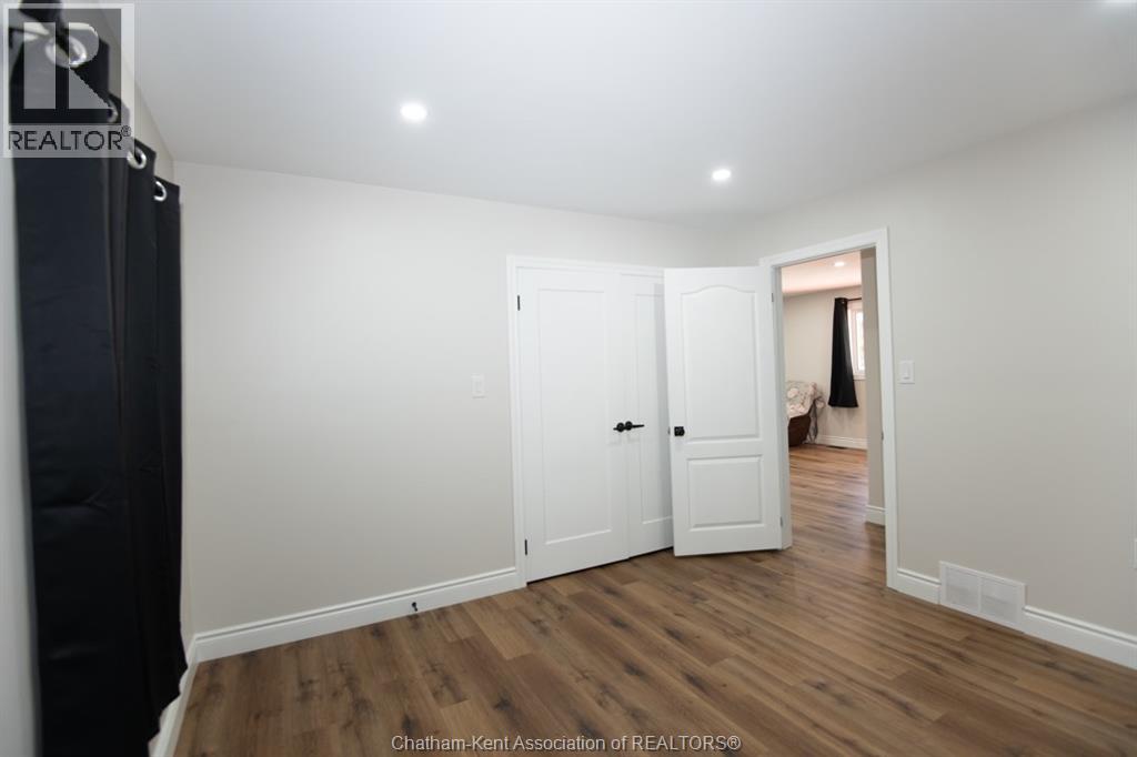 Photo 16 of 716 Mcnaughton Avenue East, Chatham ON