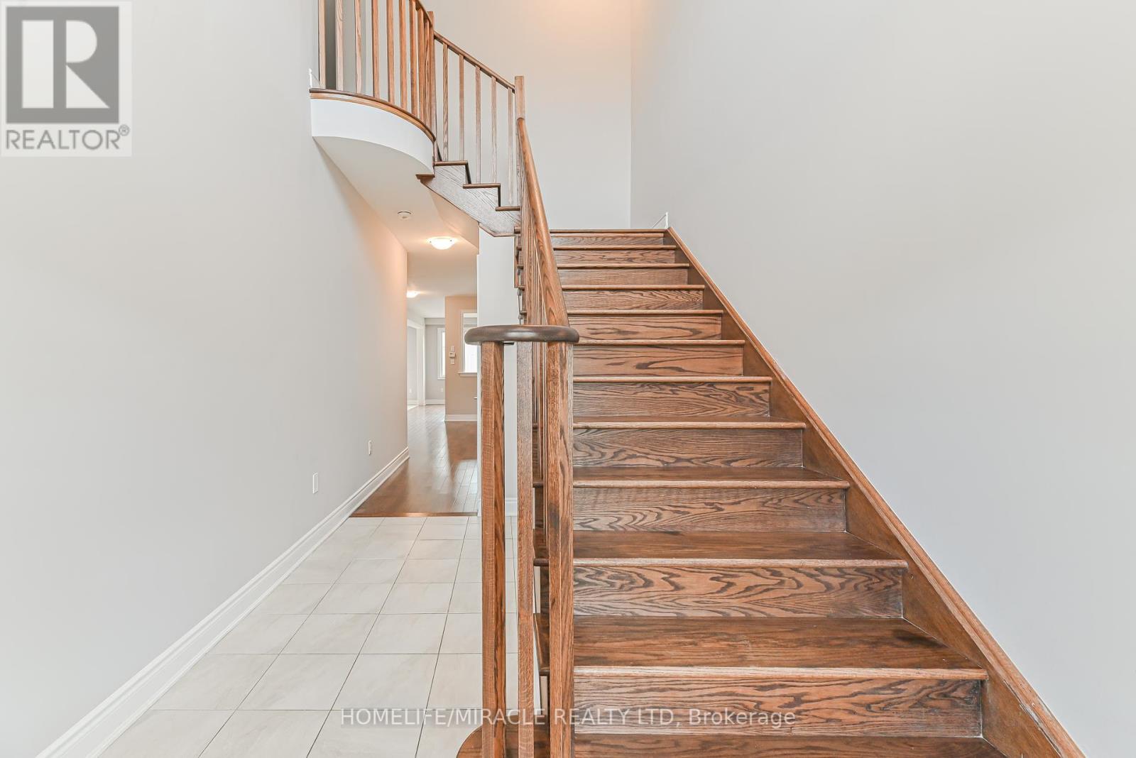 Photo 2 of 65 Stern Drive, Welland ON