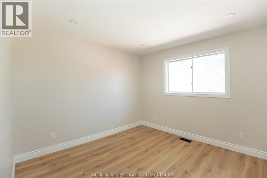 Photo 27 of 716 Mcnaughton Avenue East, Chatham ON