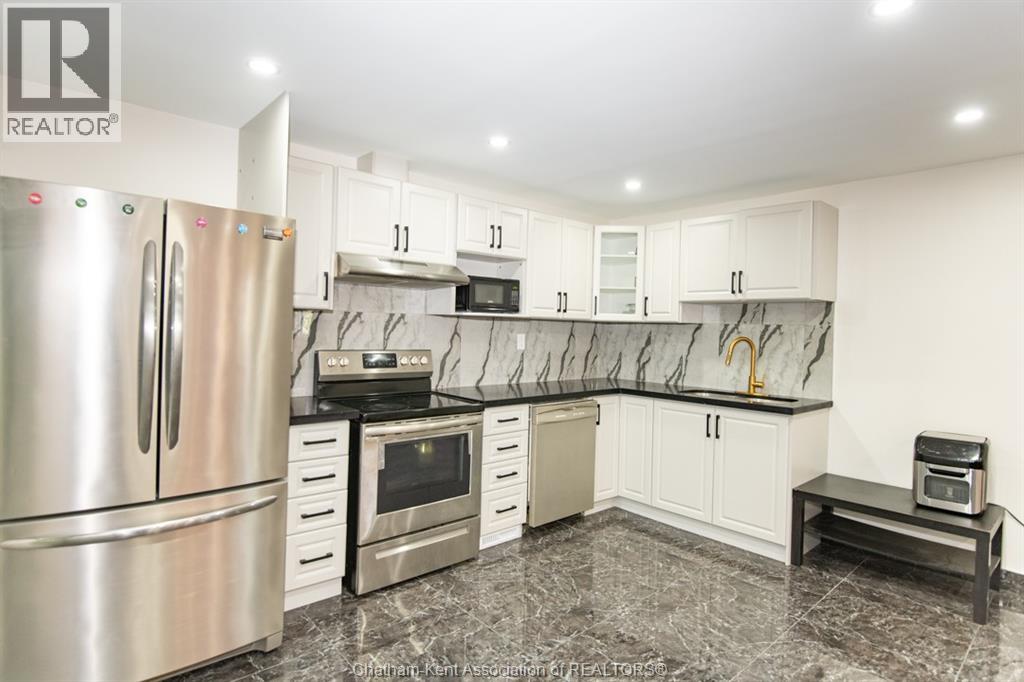 Photo 8 of 716 Mcnaughton Avenue East, Chatham ON