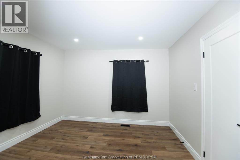 Photo 15 of 716 Mcnaughton Avenue East, Chatham ON