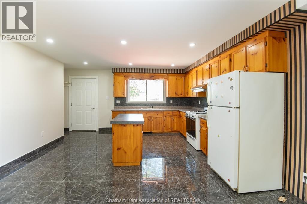Photo 22 of 716 Mcnaughton Avenue East, Chatham ON