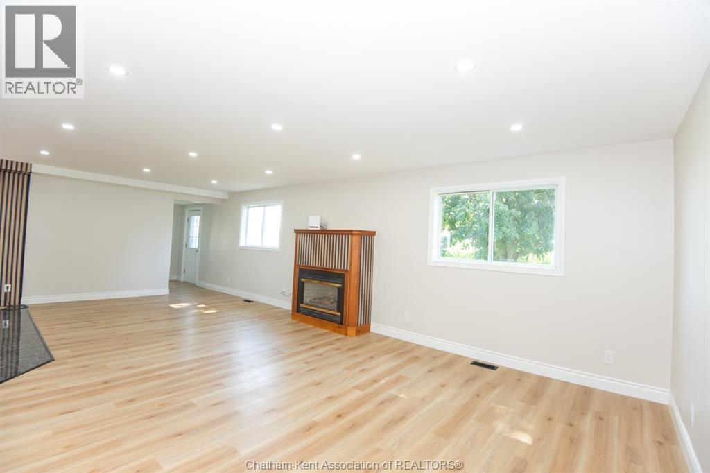 Photo 25 of 716 Mcnaughton Avenue East, Chatham ON