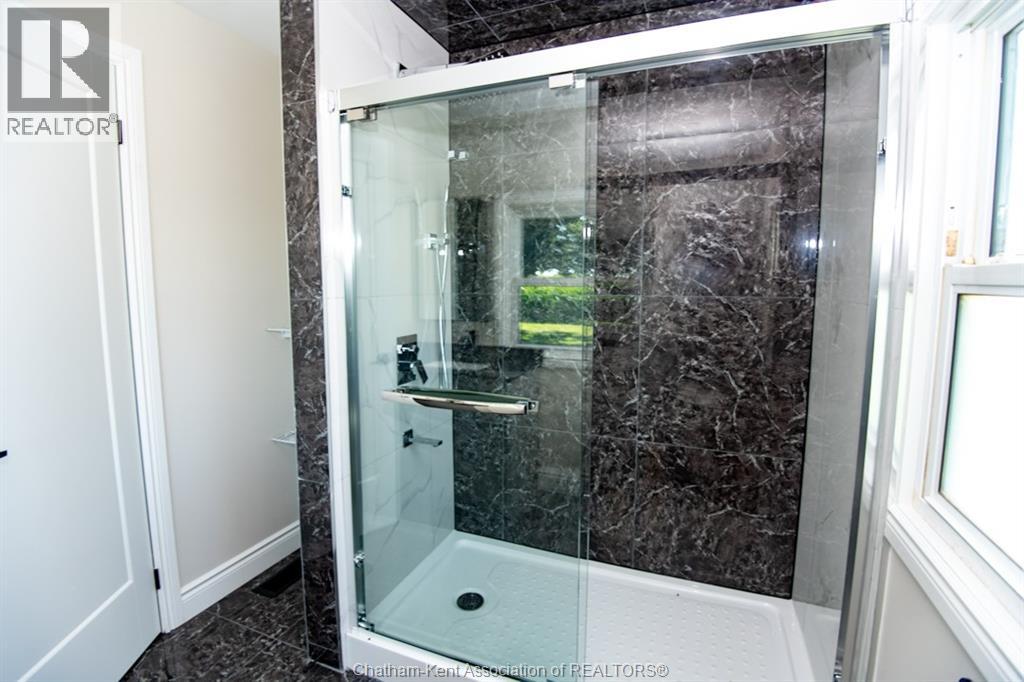 Photo 32 of 716 Mcnaughton Avenue East, Chatham ON