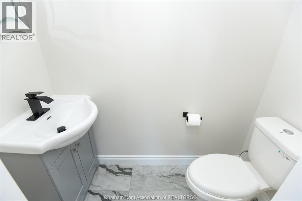 Photo 19 of 716 Mcnaughton Avenue East, Chatham ON