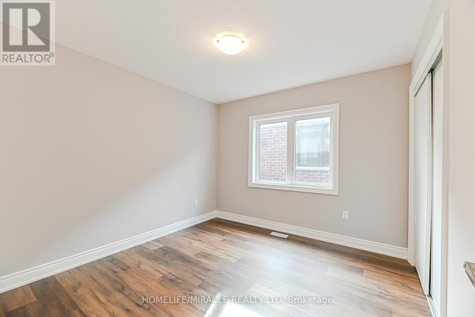 Photo 20 of 65 Stern Drive, Welland ON
