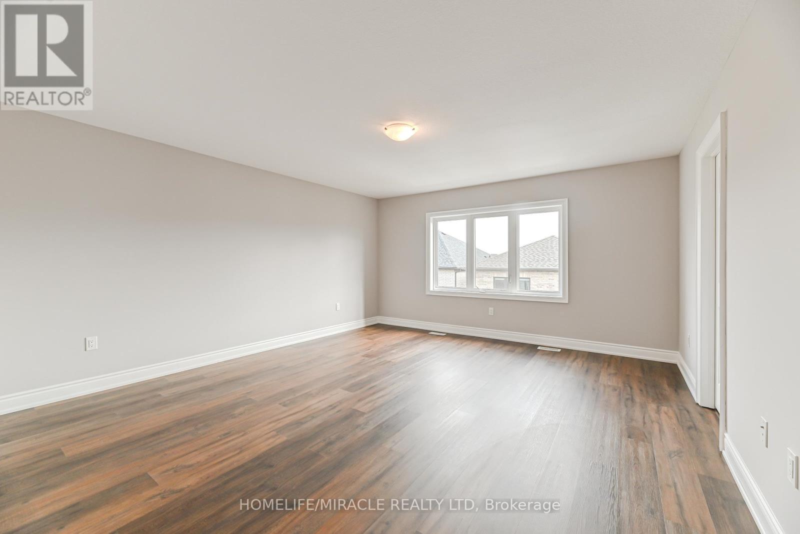 Photo 22 of 65 Stern Drive, Welland ON