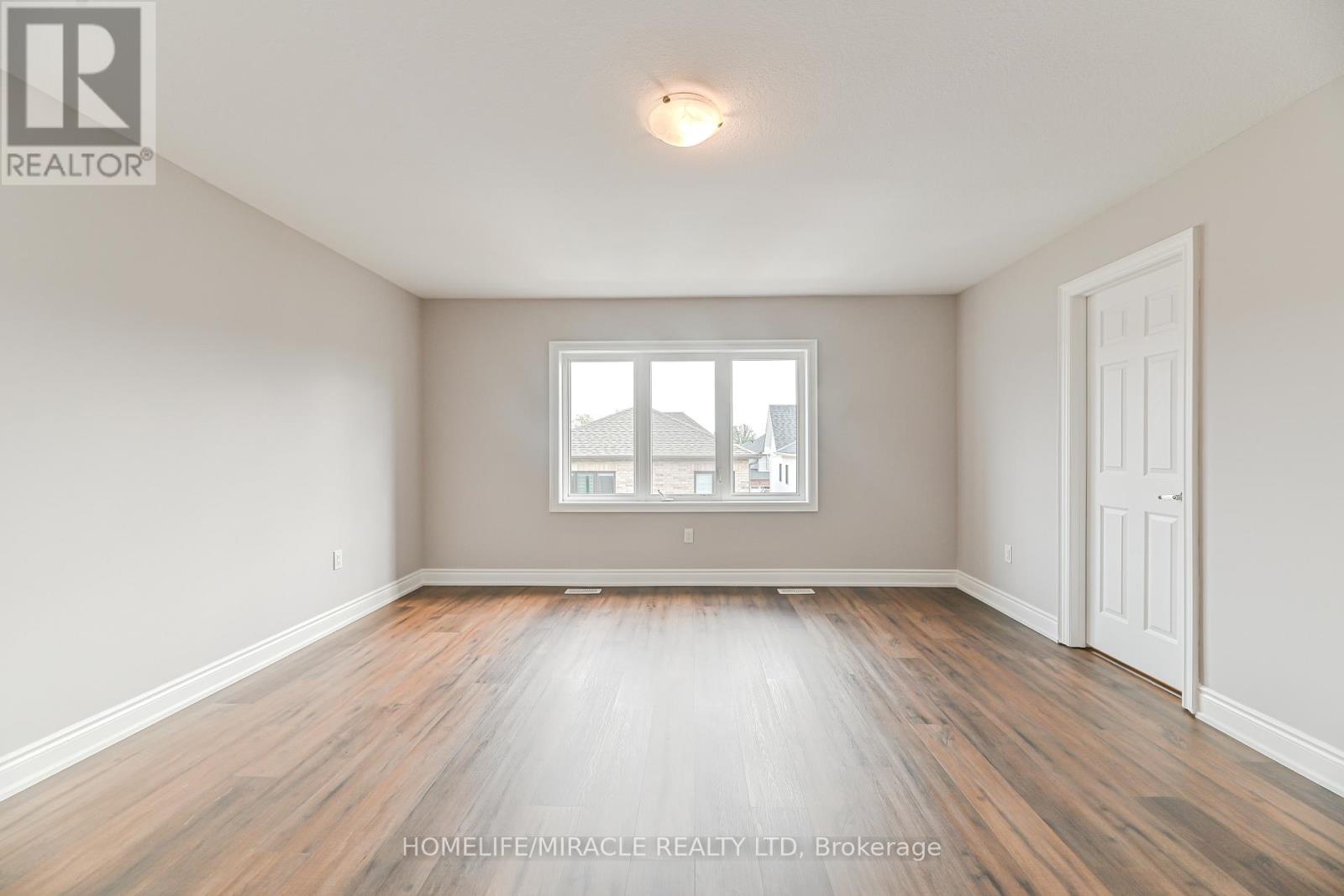 Photo 23 of 65 Stern Drive, Welland ON