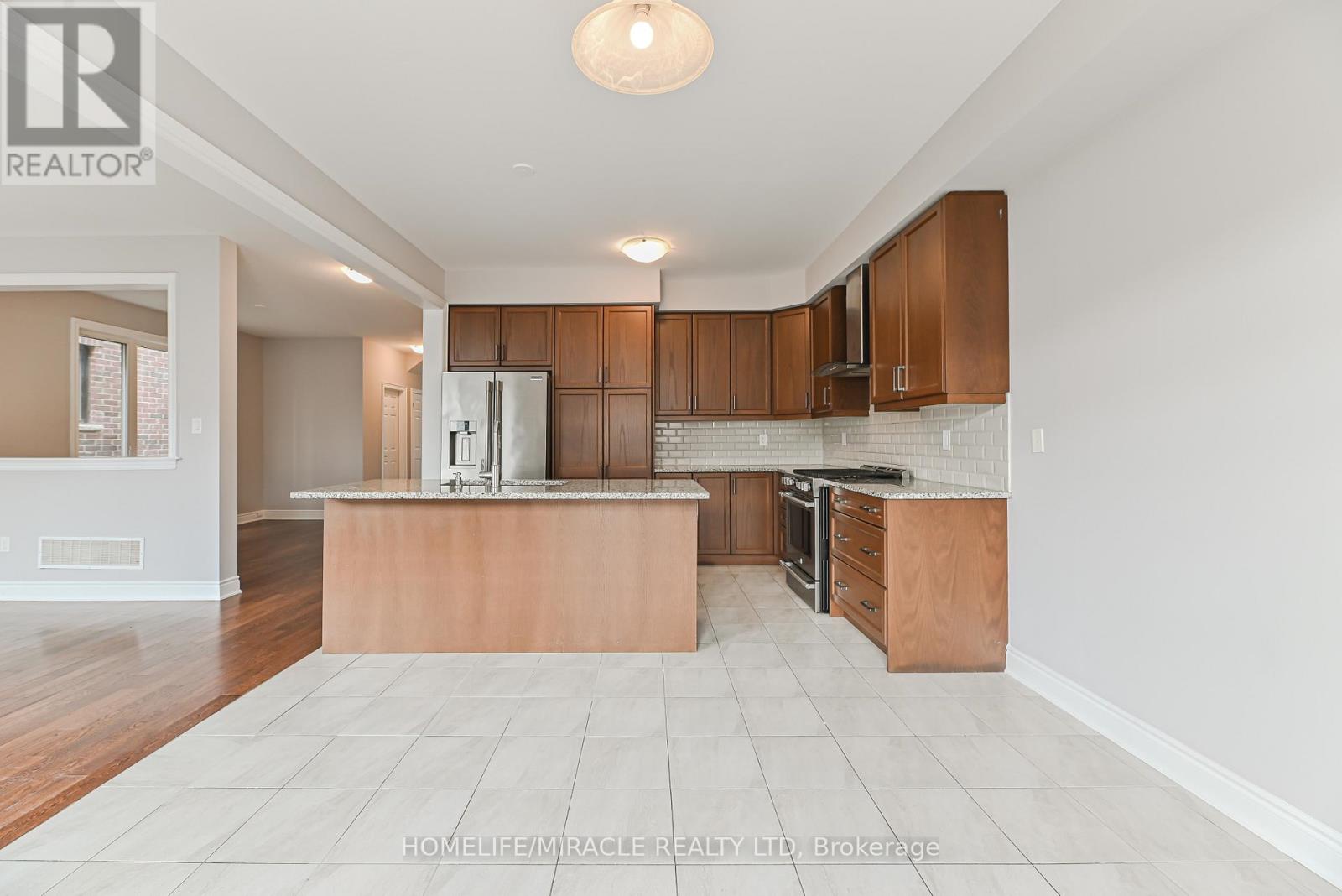 Photo 11 of 65 Stern Drive, Welland ON