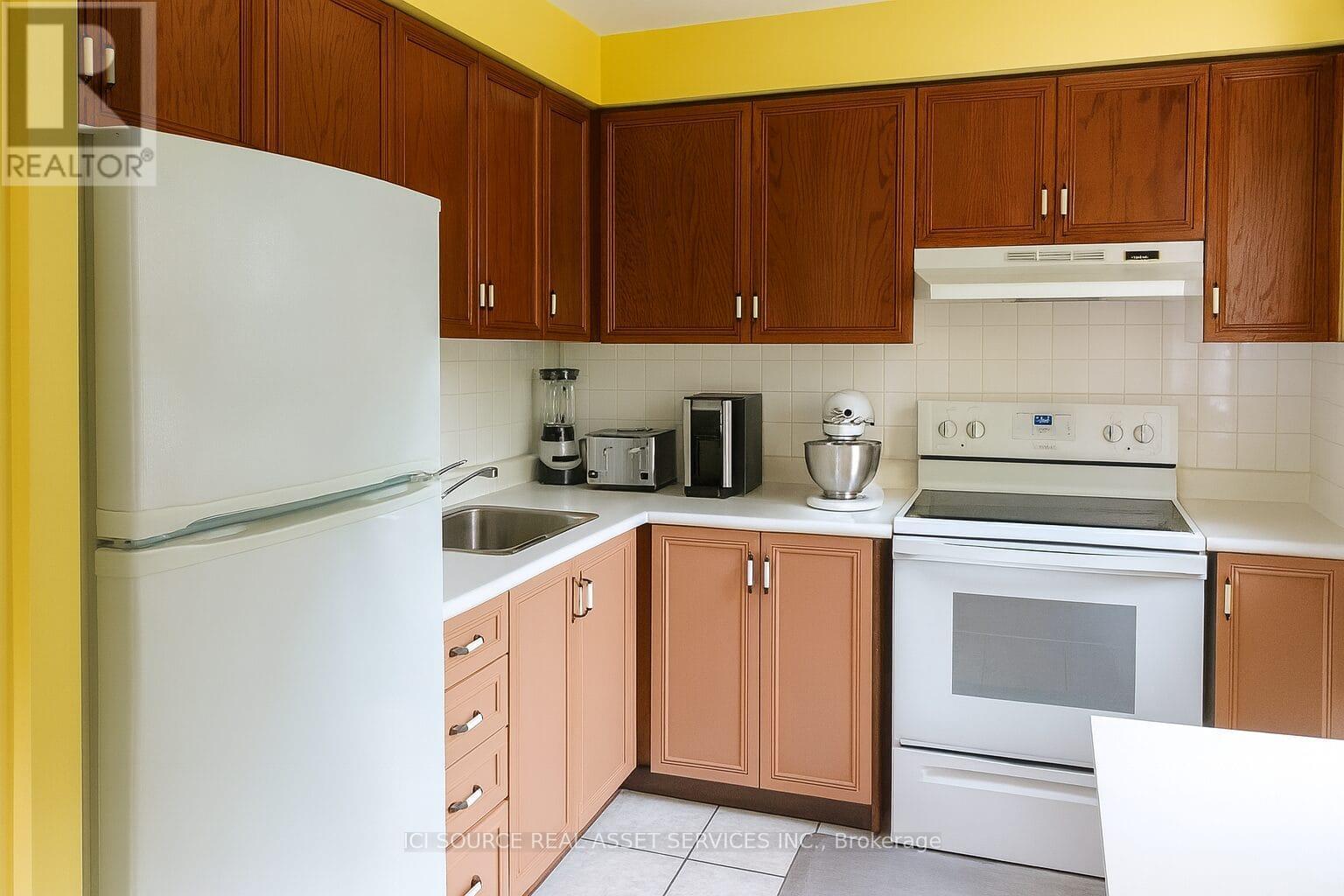 Photo 3 of 7 21 Evergreen Court, Barrie ON