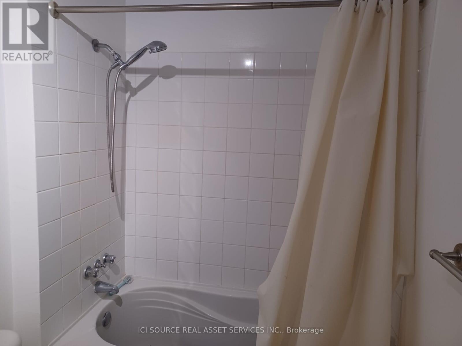 Photo 10 of 7 21 Evergreen Court, Barrie ON