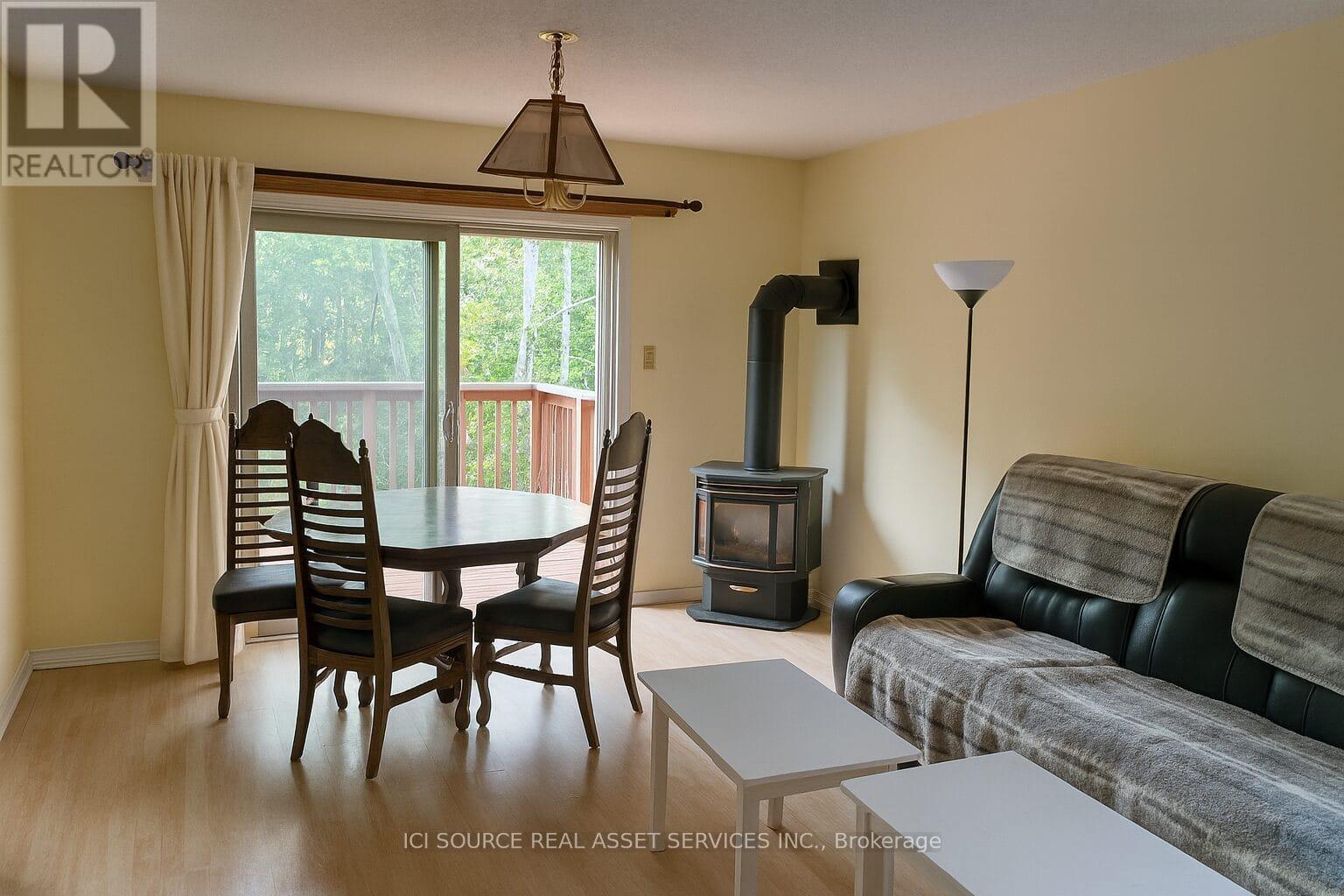 Photo 1 of 7 21 Evergreen Court, Barrie ON