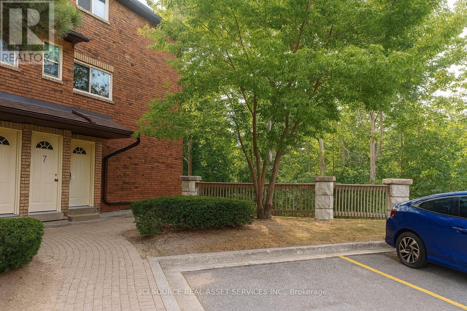 Photo 14 of 7 21 Evergreen Court, Barrie ON