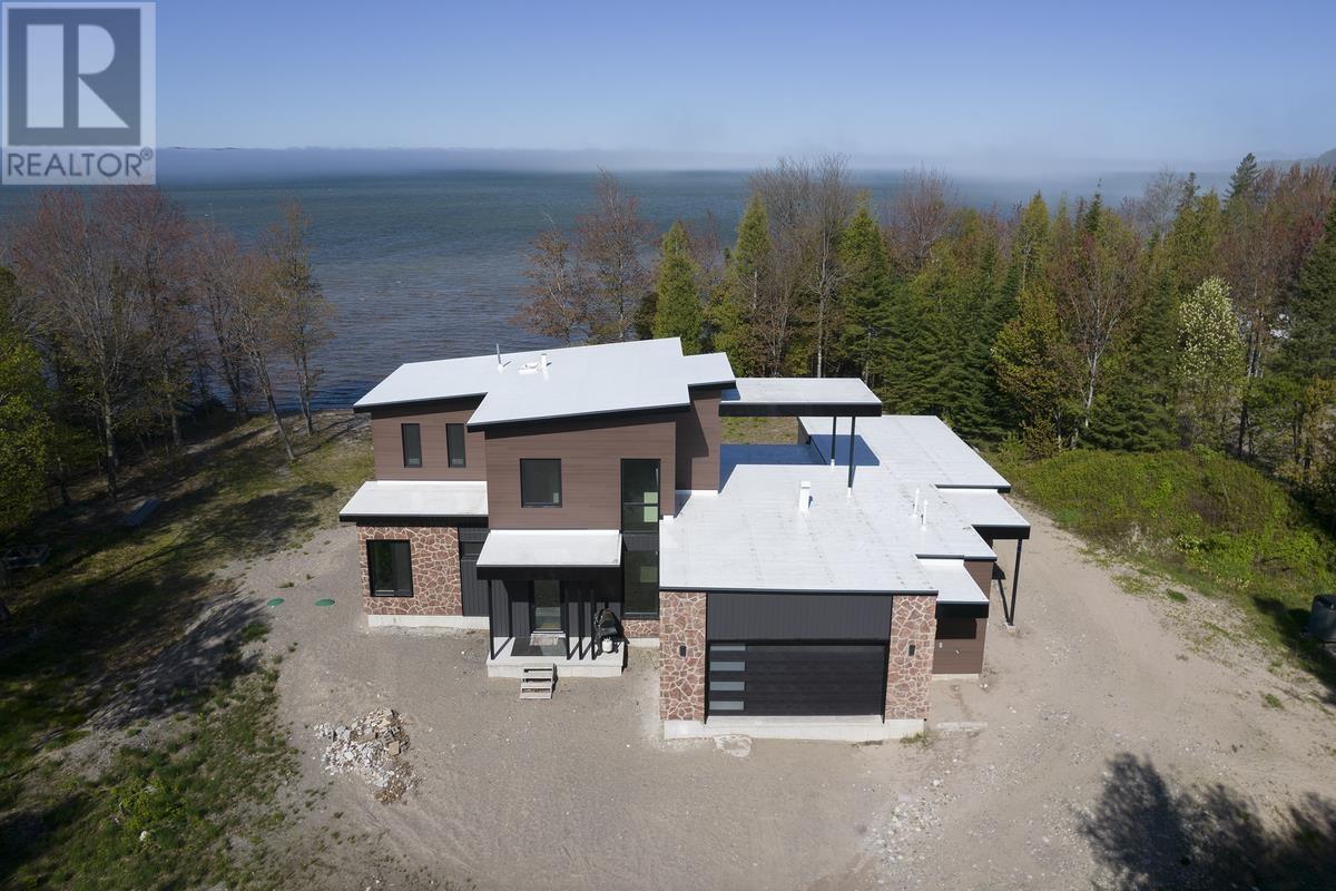 Photo 4 of 937 Sunnyside Beach Rd, Sault Ste Marie ON