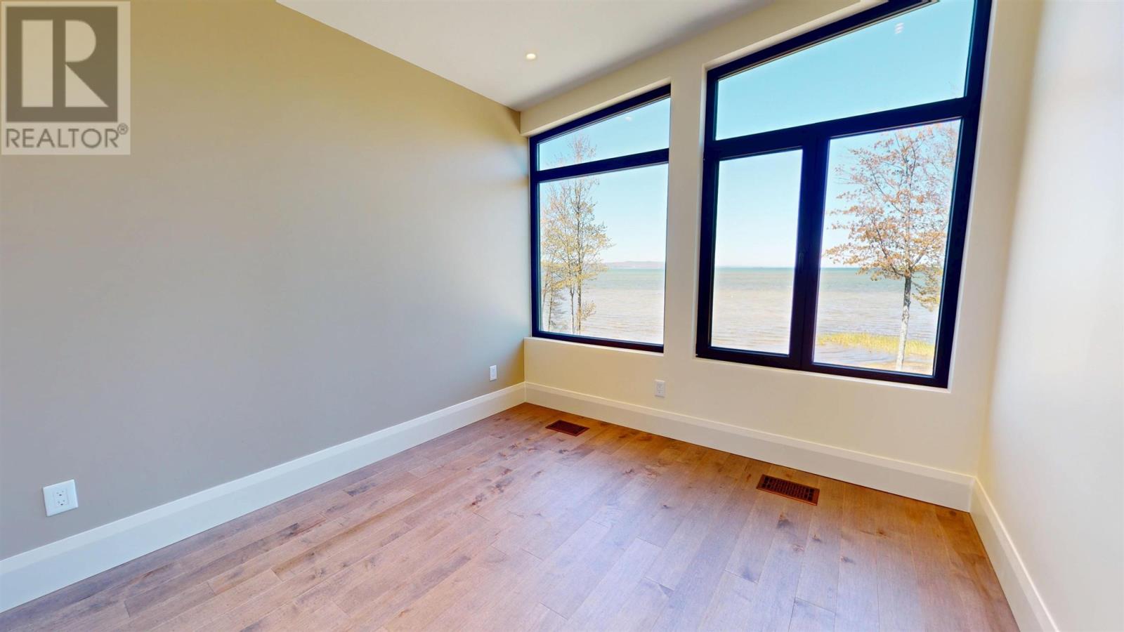 Photo 39 of 937 Sunnyside Beach Rd, Sault Ste Marie ON