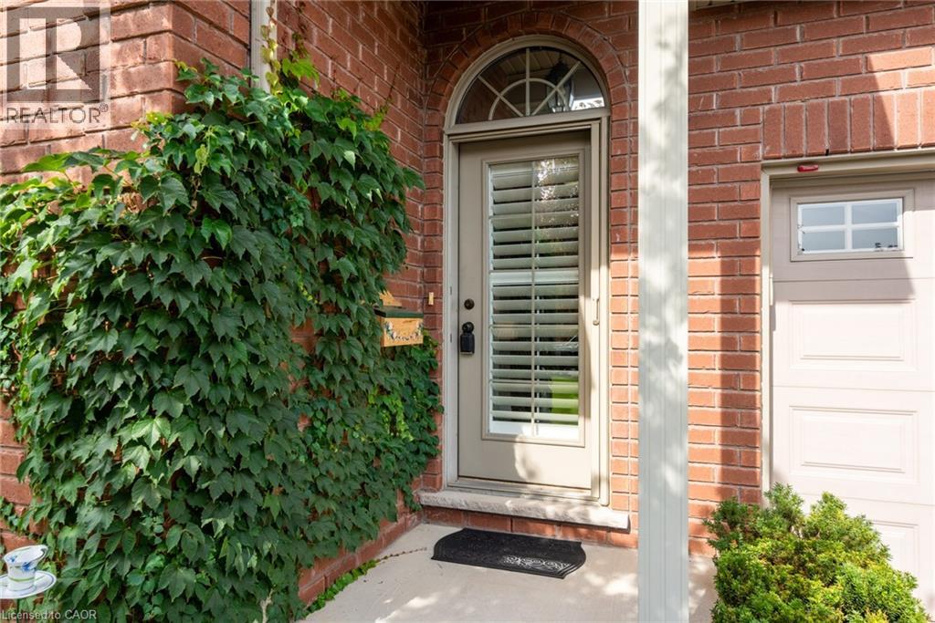 Photo 4 of 13 Iron Bridge Court, Caledonia ON