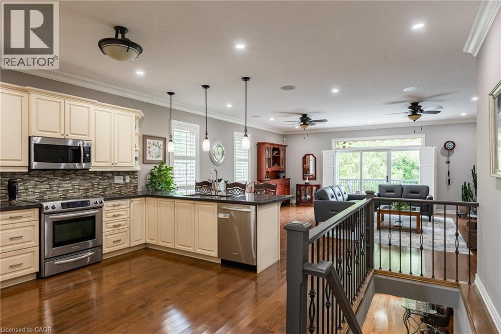 Photo 8 of 13 Iron Bridge Court, Caledonia ON
