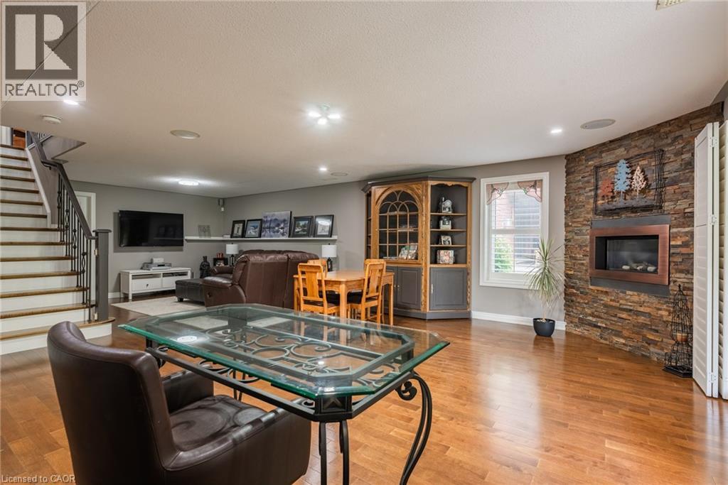 Photo 26 of 13 Iron Bridge Court, Caledonia ON