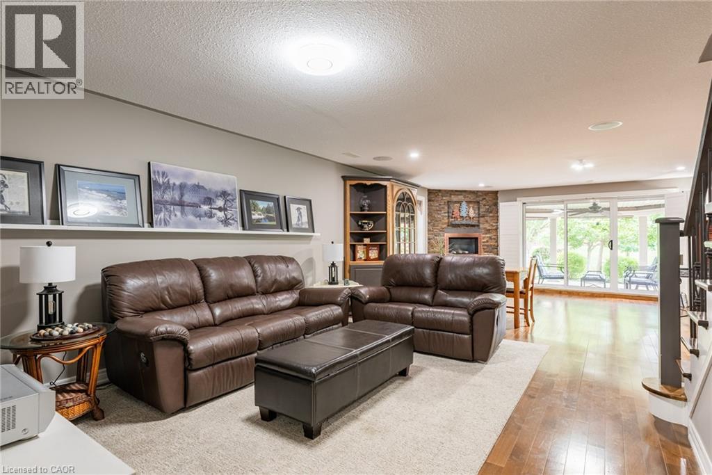Photo 29 of 13 Iron Bridge Court, Caledonia ON