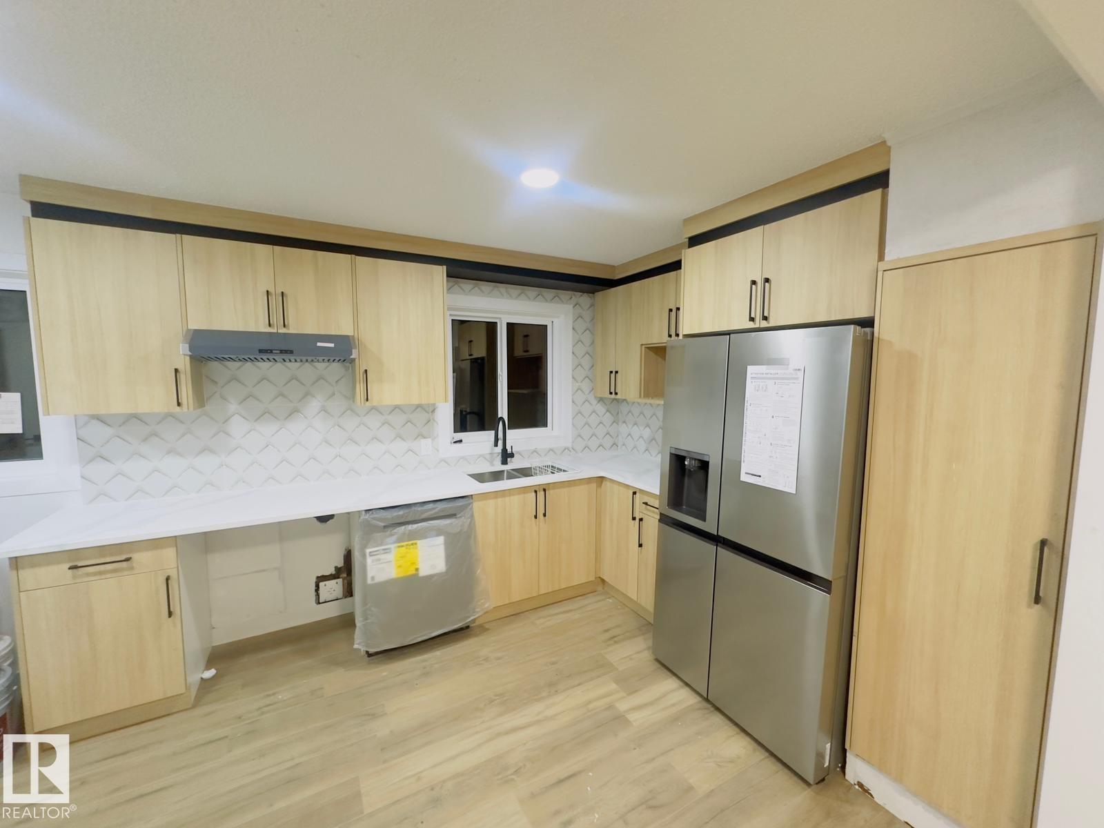 Photo 8 of 15911 108 Av Nw, Edmonton AB