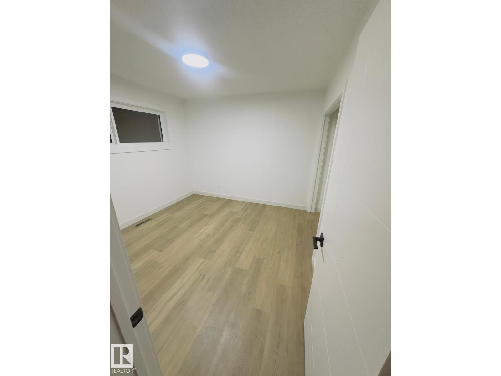 Photo 9 of 15911 108 Av Nw, Edmonton AB