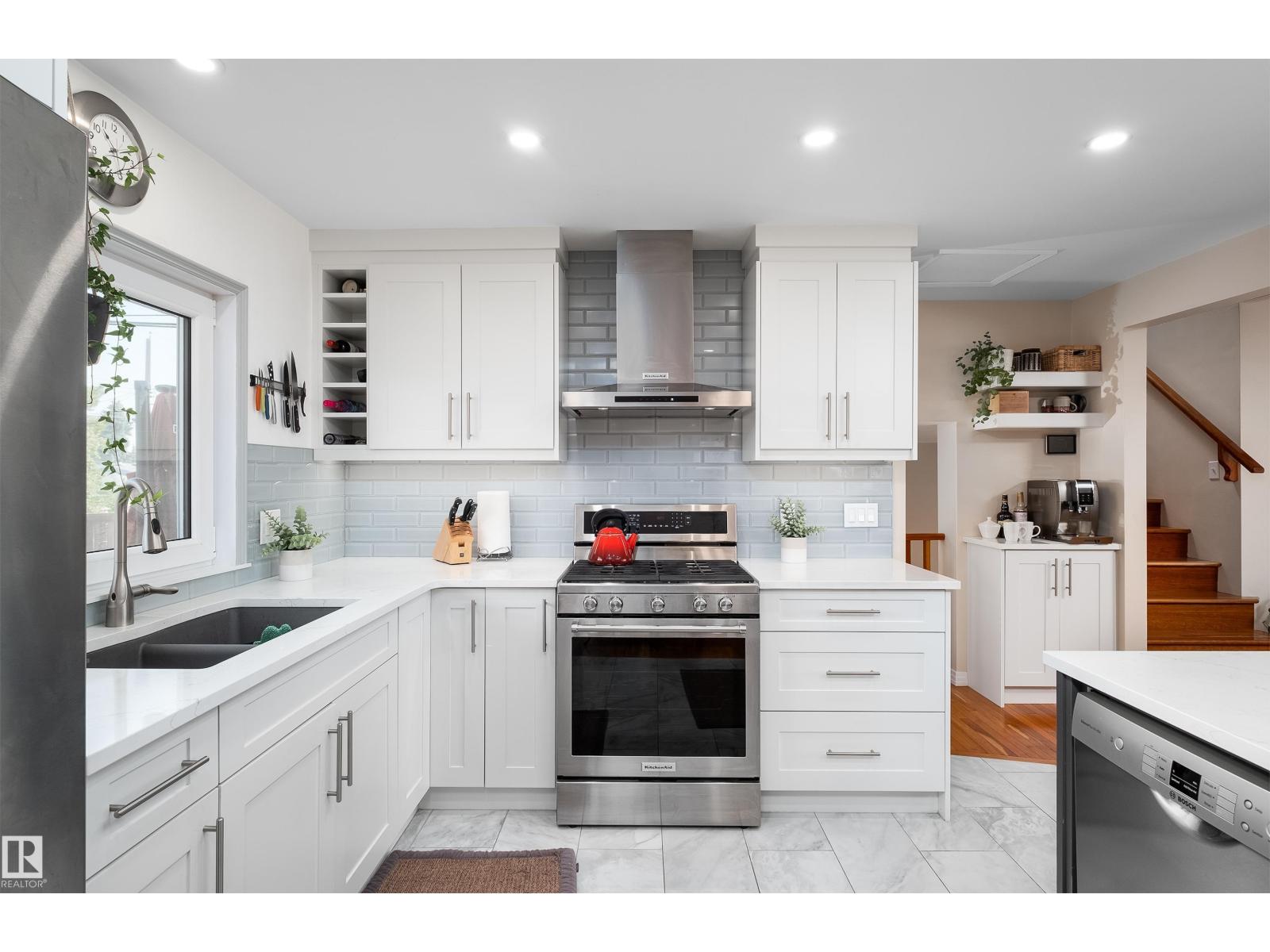 Photo 10 of 7708 106 A Av Nw, Edmonton AB
