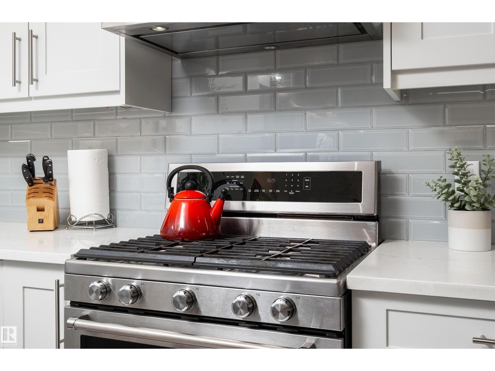 Photo 11 of 7708 106 A Av Nw, Edmonton AB