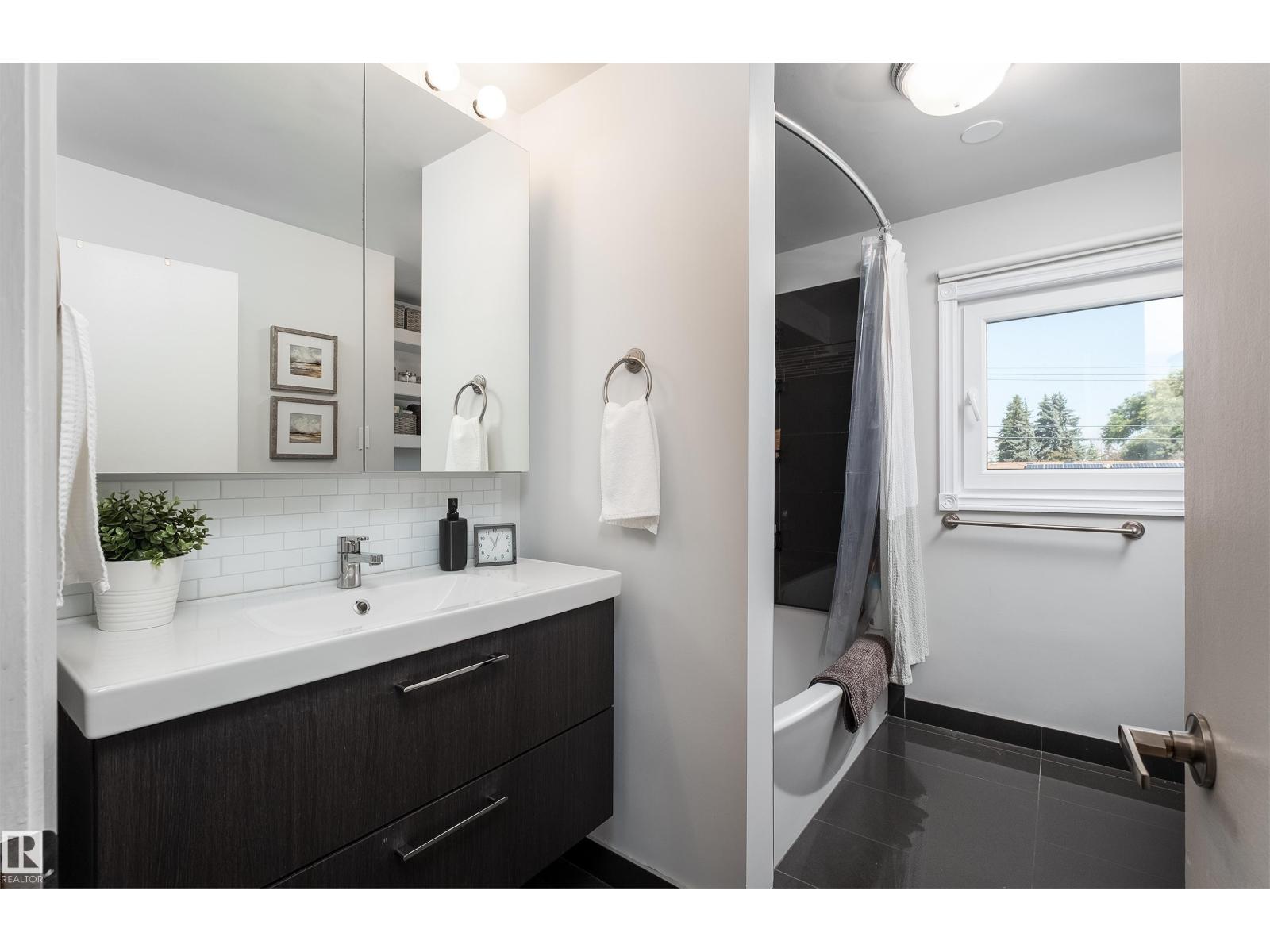 Photo 22 of 7708 106 A Av Nw, Edmonton AB