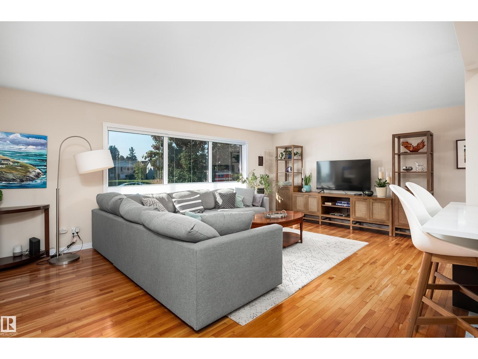 Photo 4 of 7708 106 A Av Nw, Edmonton AB