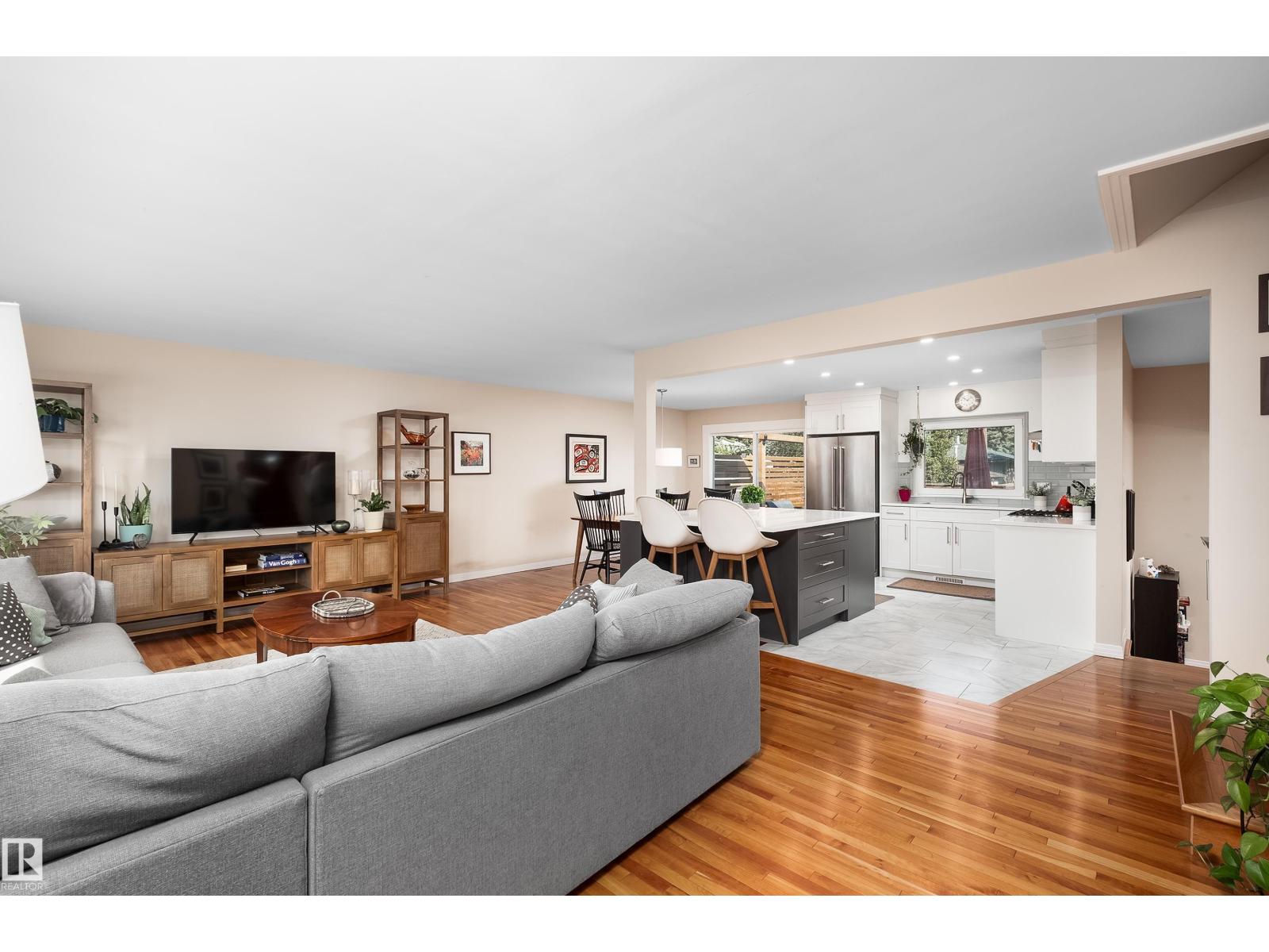 Photo 6 of 7708 106 A Av Nw, Edmonton AB