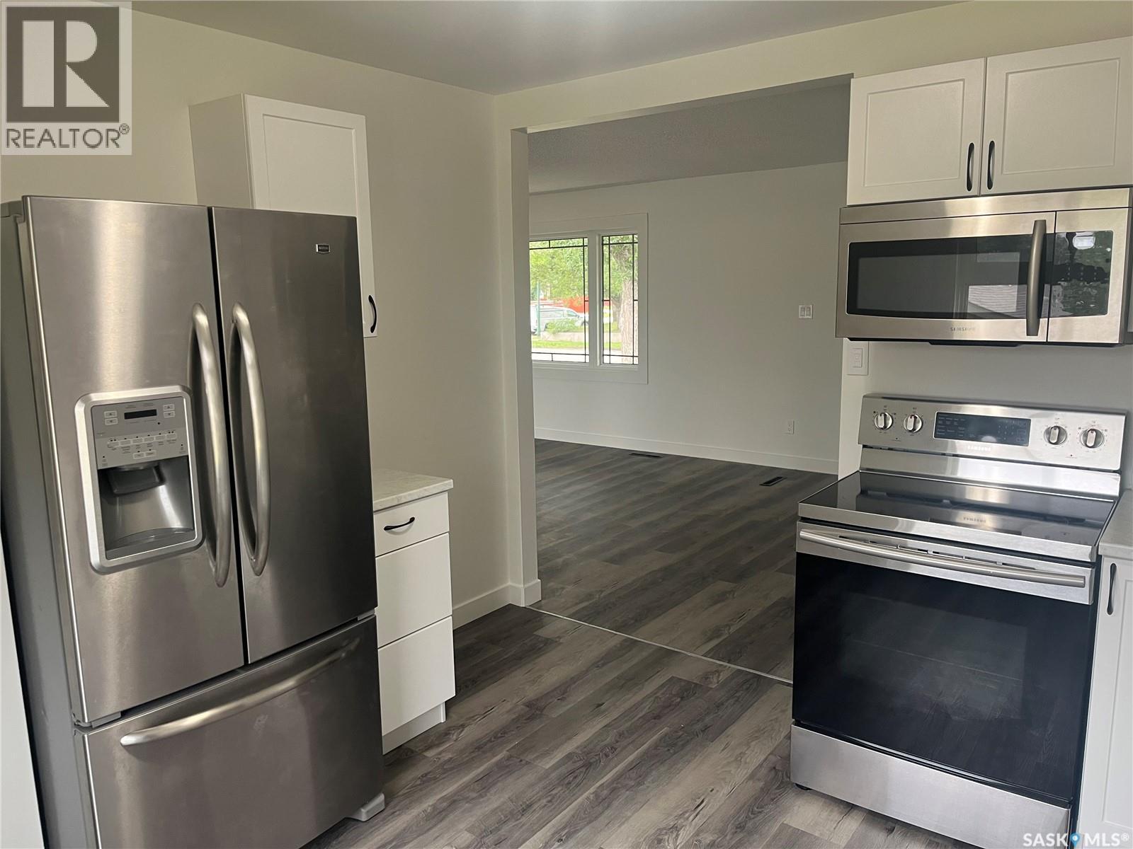 Photo 14 of 711 18th Avenue E, Regina SK