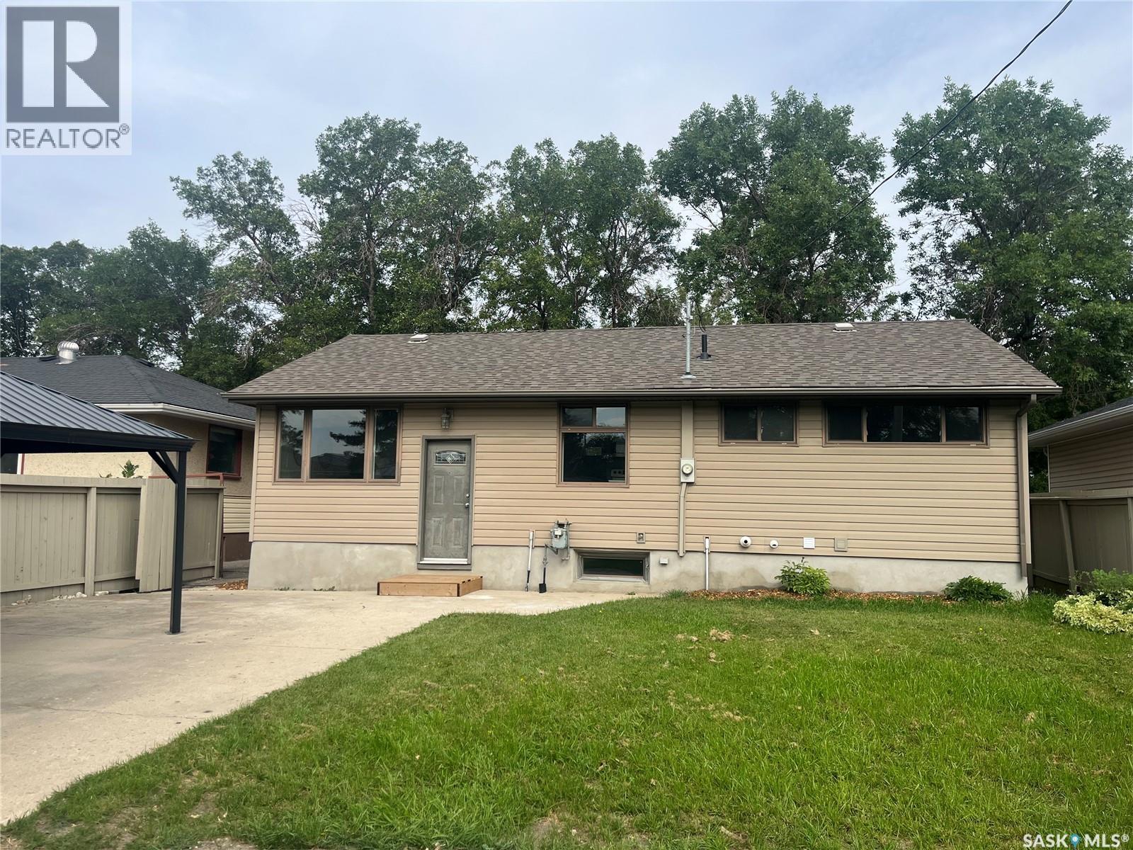 Photo 4 of 711 18th Avenue E, Regina SK