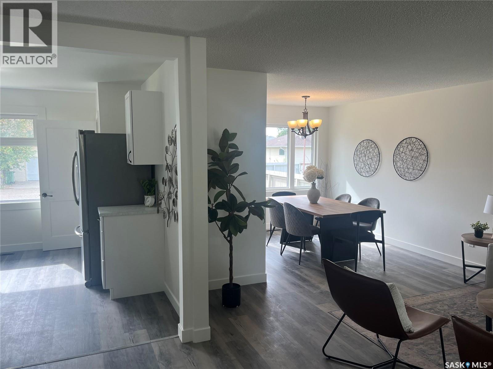 Photo 10 of 711 18th Avenue E, Regina SK