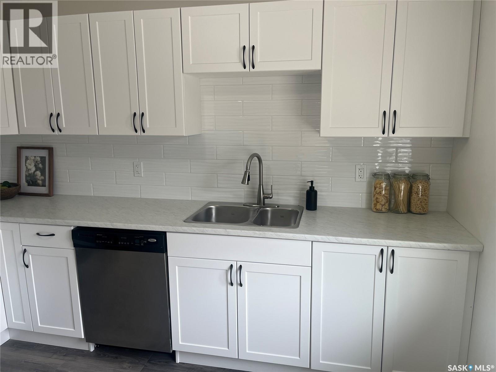 Photo 15 of 711 18th Avenue E, Regina SK
