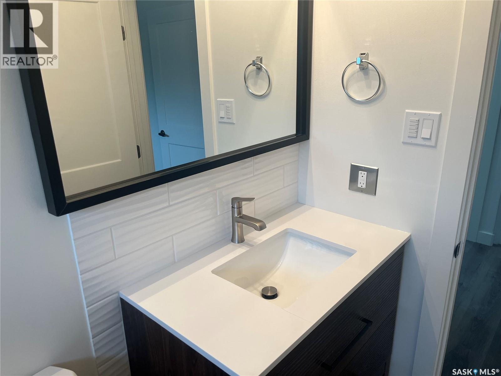 Photo 22 of 711 18th Avenue E, Regina SK
